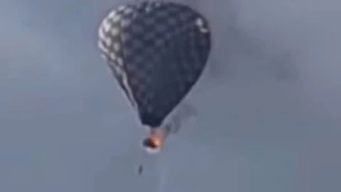 Persona muere tras lanzarse de globo aerostático en llamas.