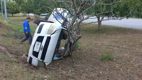 fuerte volcadura en el periferico de merida