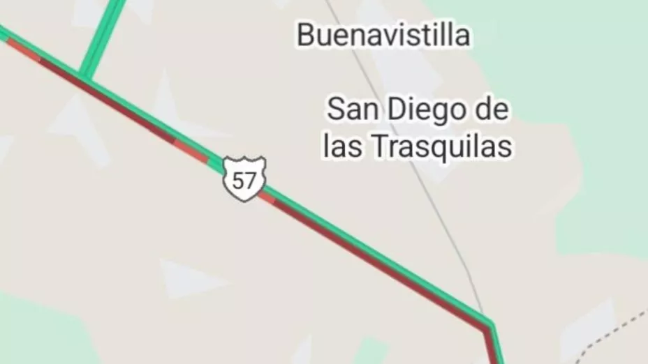 ¡Última hora! TRÁILERES VARADOS aún causan TRÁFICO INTENSO en esta carretera de Guanajuato, hoy jueves 4 de diciembre (1).jpg