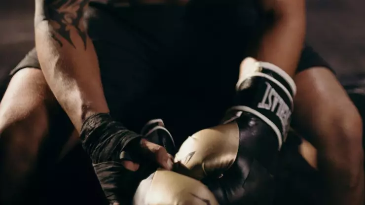 Anthony Joshua resultó lesionado tras un choque en Nigeria que dejó dos personas muertas