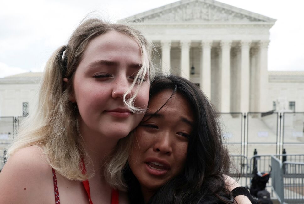 Corte Suprema de EUA revoca el derecho constitucional al aborto