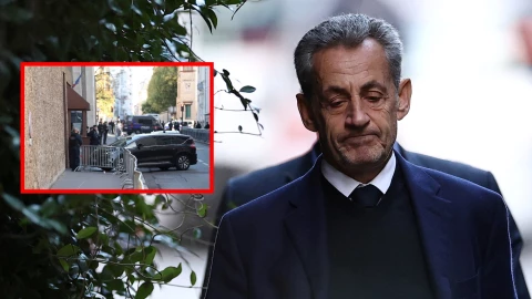 El expresidente francés Nicolas Sarkozy sale de su casa el día de su encarcelamiento en la prisión de Santé para comenzar su condena de cinco años de prisión por conspiración criminal por intentos de recaudar fondos de campaña de Libia.