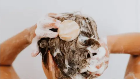 Causas del mal olor del cabello en mujeres