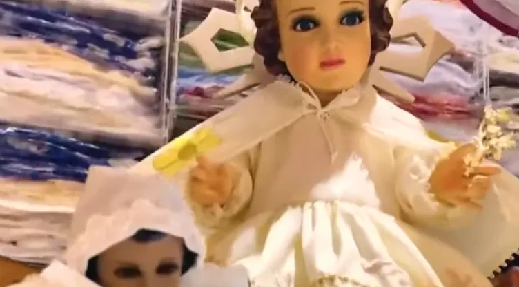 Imagen del Niño Dios con un ropón de color blanco por el Día de la Candelaria.