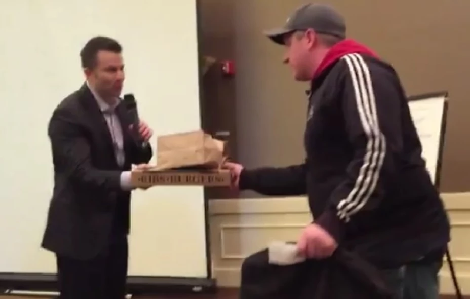 El hombre recibió más de 2,000 dólares de propina