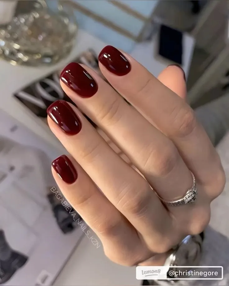 7 diseños elegantes de manicura rubber: es perfecto para uñas quebradizas