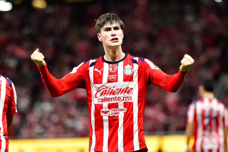 Armando Gonzalez de las Chivas anota tres goles en la jornada 15