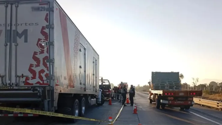 Volcadura deja Cierre en la autopista Acatzingo–Cd. Mendoza hoy: Alerta por densa neblina