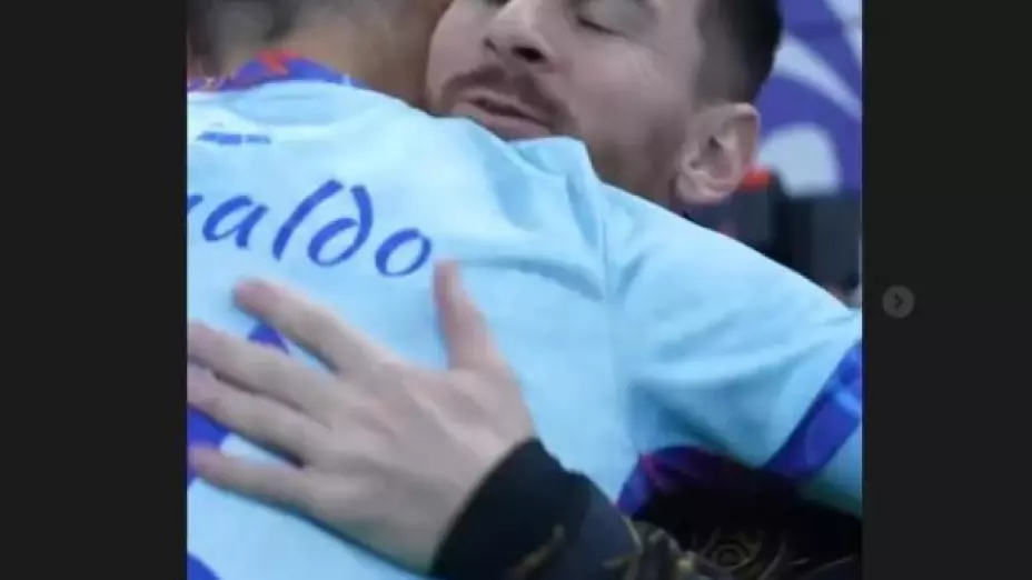 Cristiano Ronaldo Jr cachetea a niño por gritar