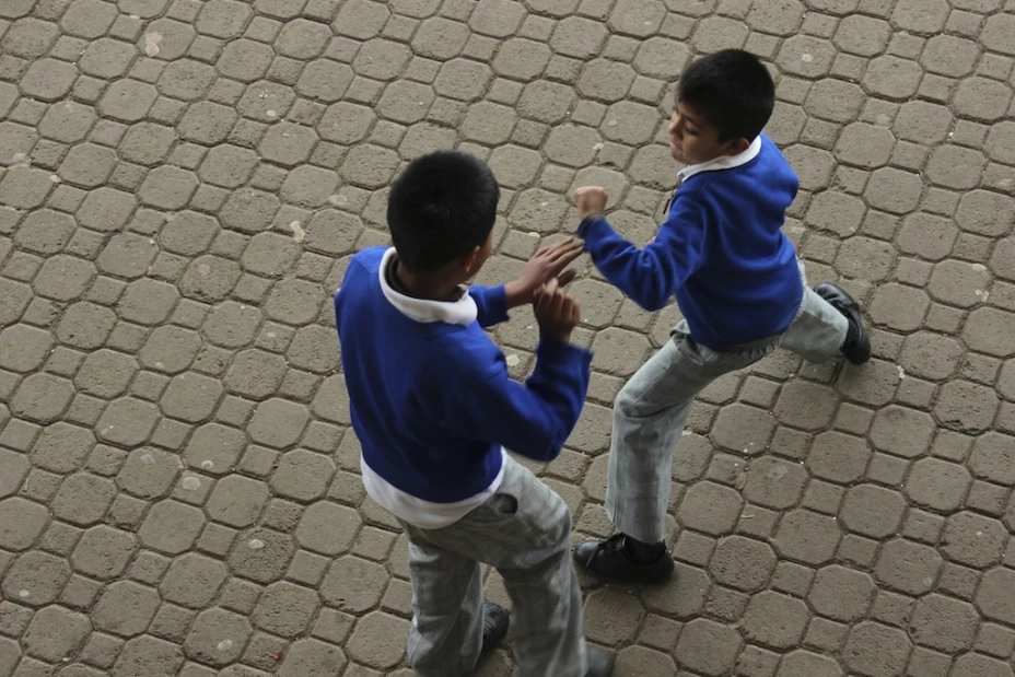 Niños pelean