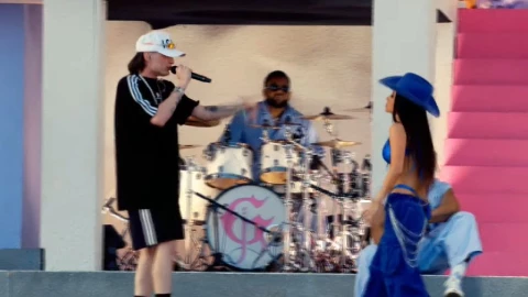 Peso Pluma el invitado especial de Becky G en Coachella 2023.jpg