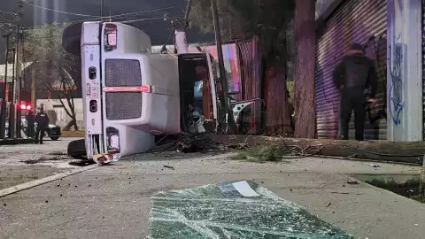 VOLCADURA CAMIÓN ZARAGOZA.jpeg