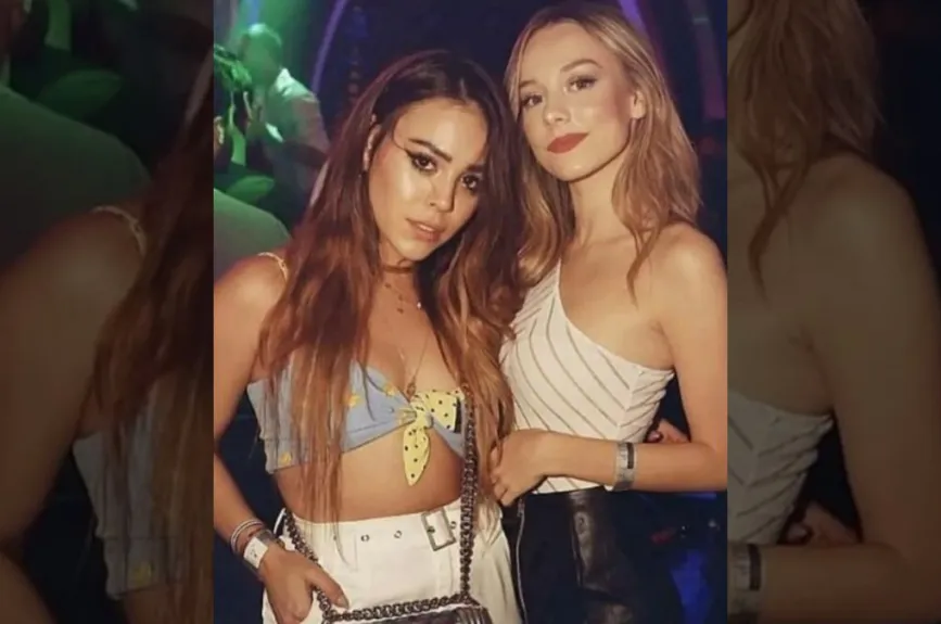 Danna y Esther de fiesta.jpg