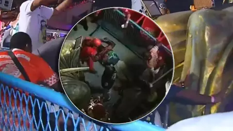 Choque de carro alegórico en desfile de Carnaval deja a hombre con piernas fracturadas