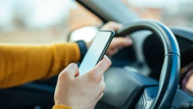 Multa por uso de celular en Veracruz.