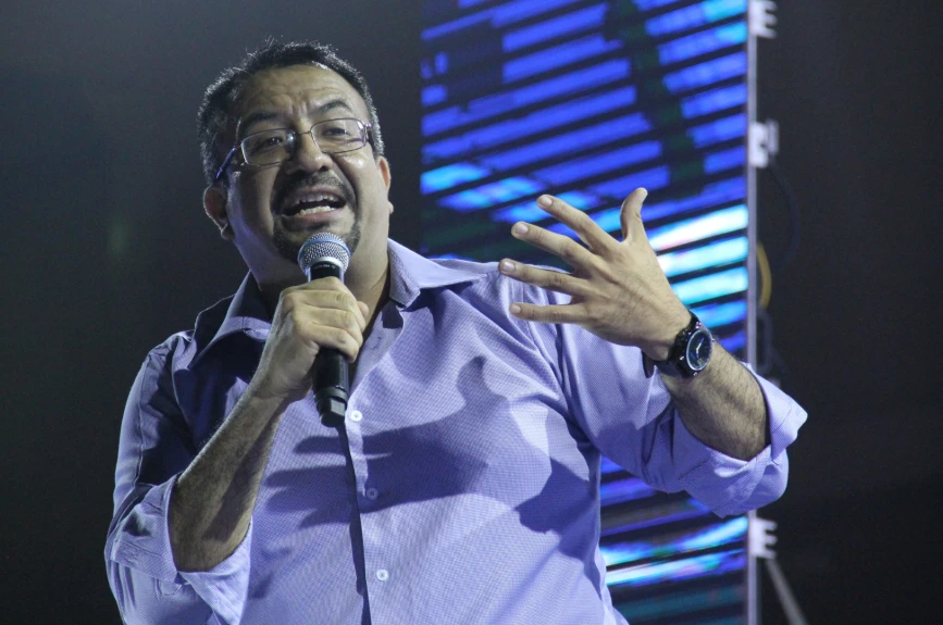 El Dr. Mario Citalan en plena accion.png