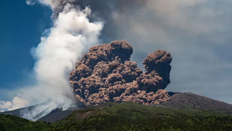 Volcán Etna erupción.jpg