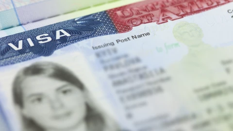 &iquest;Qu&eacute; sucede si te quedas m&aacute;s de 4 meses en EU con visa de turista?