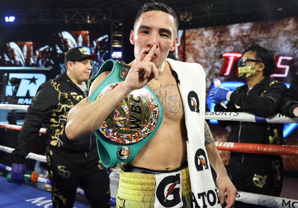 Óscar Valdez, nuevo campeón Super Pluma al noquear a Berchelt