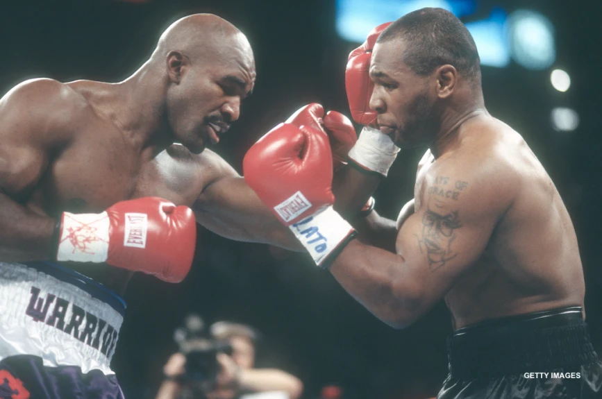 Mike Tyson protagonizó una de las escenas más emblemáticas del boxeo, le arrancó un pedazo de oreja a Evander Holyfield.
