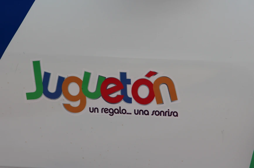 RENAULT. EL TRANSPORTE OFICIAL DE MILLONES DE SONRISAS