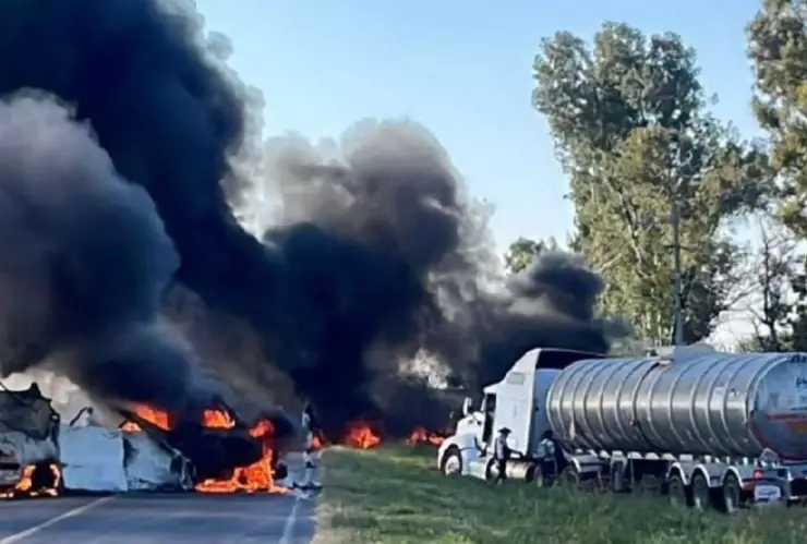 Bloqueos Carretera San Juan de los Lagos Fiscalía confirma seis vehículos quemados el 12 de octubre