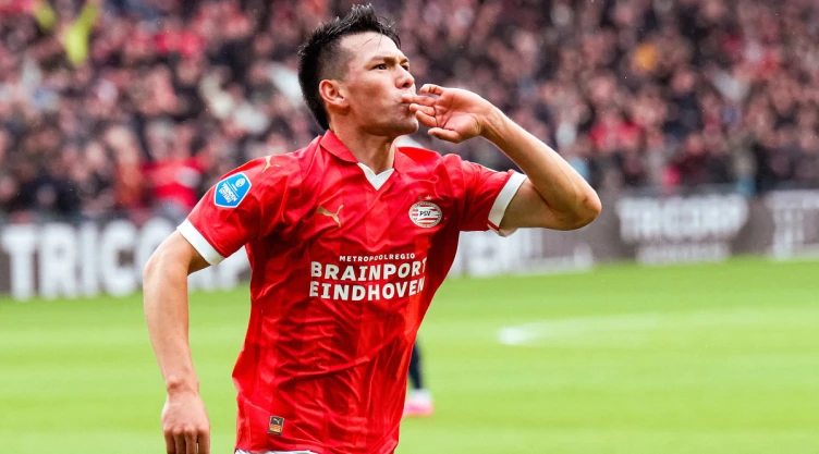 Chucky Lozano con el PSV