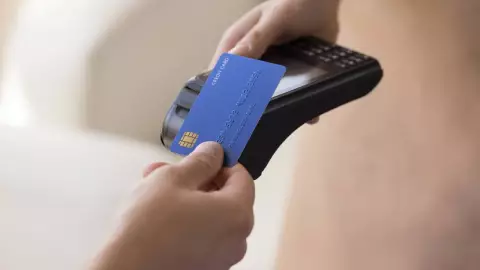 Estas son las sanciones del SAT por prestar tu tarjeta de crédito