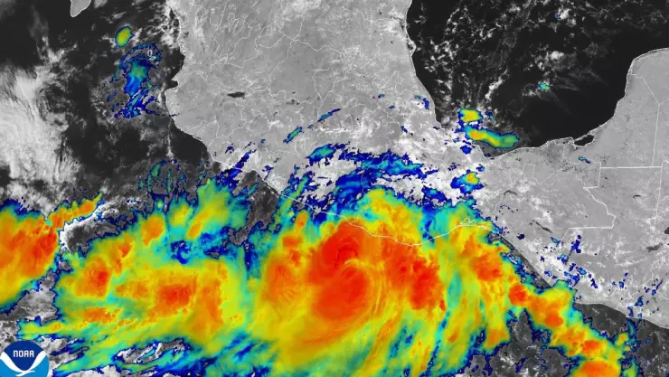 ÚLTIMO MOMENTO_ John se ha intensificado a Huracán Categoría 1 ¿Qué estados afectará_?