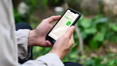 ¿Qué celulares se quedarán sin WhatsApp en febrero 2026?