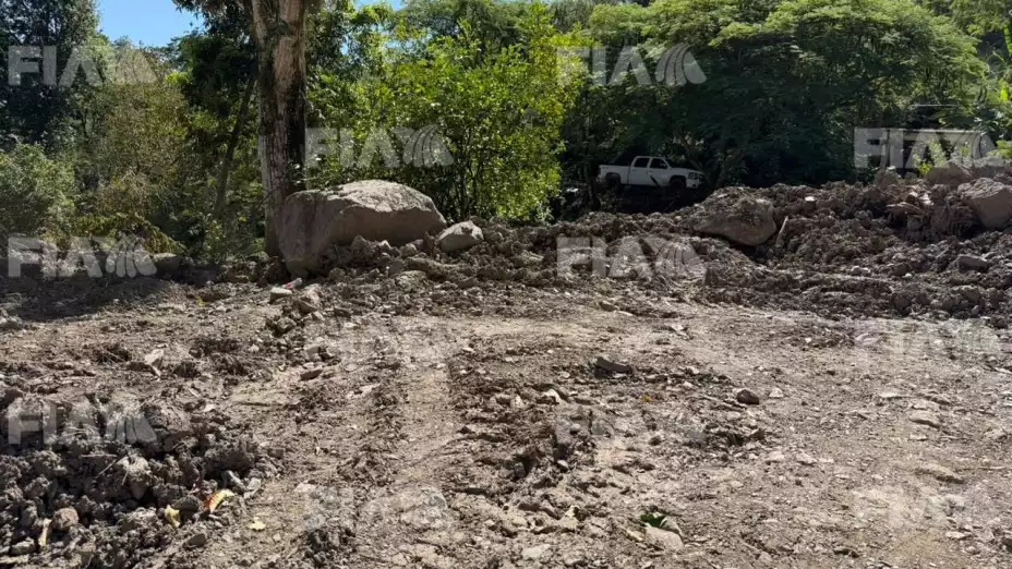 A un mes de la tragedia, escuela en Pahuatlán sigue sepultada entre lodo y piedras