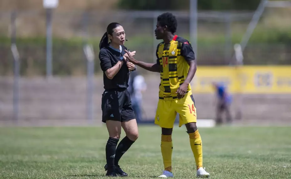 Yoshimi Yamashita pitando un partido