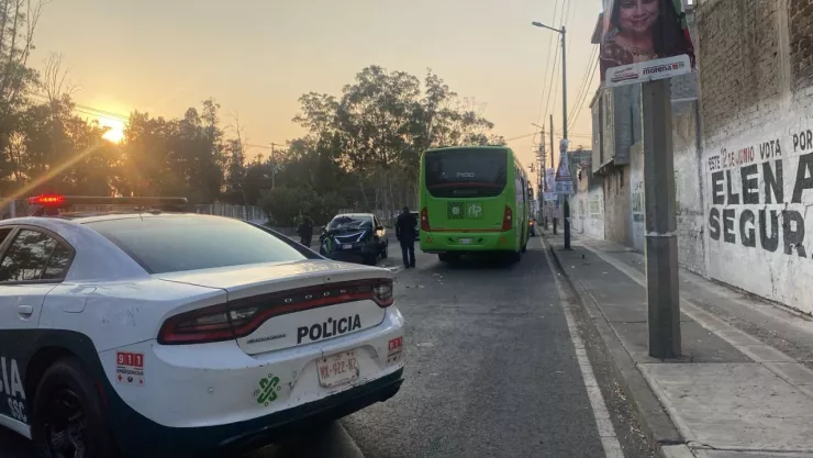 En el Bordo de Xochiaca, un conductor murió prensado tras chocar contra un RTP