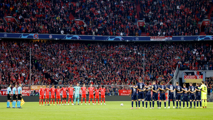 Minuto de silencio en un juego de Champions League