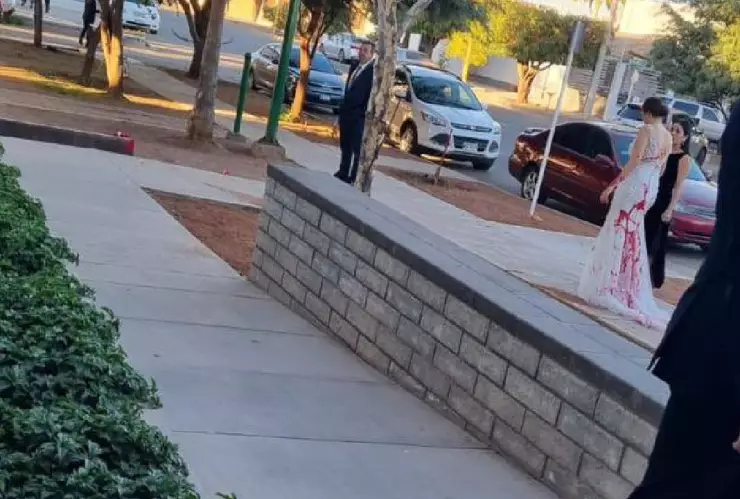 FOTO_ Suegra sabotea vestido de novia de su nuera en plena boda; los invitados terminaron horrorizados