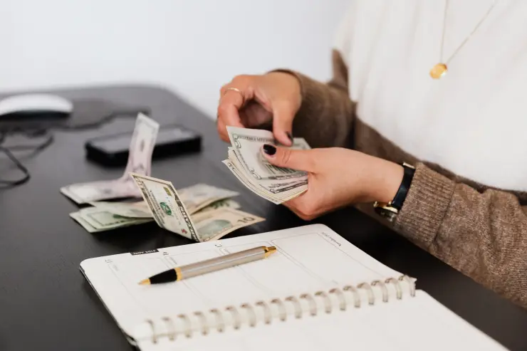 Así puedes solicitar el pago de la pensión para padres o madres que viven en EU