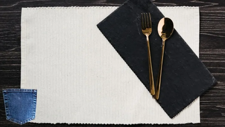 Ideas DIY Cómo hacer individuales para la mesa con pantalones de jean reciclados.jpg