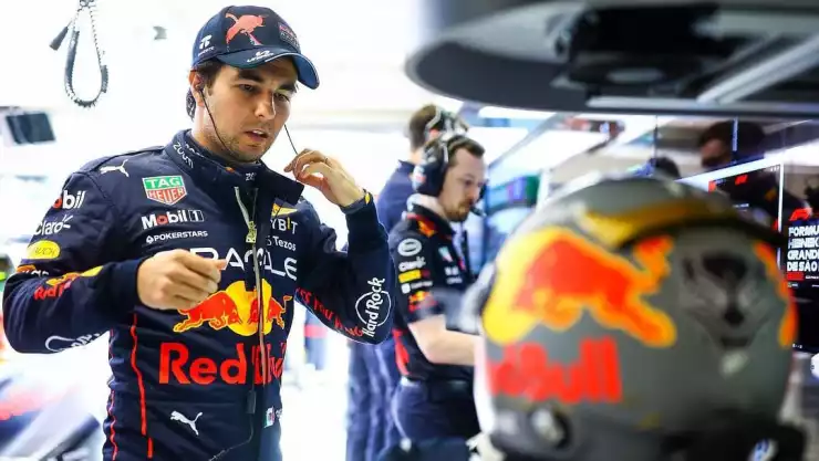 ¿Qué deberá hacer Checo Pérez para continuar con Red Bull Racing?
