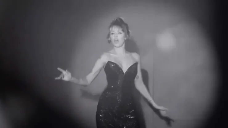 Miley Cyrus estrena tráiler de Something Beautiful