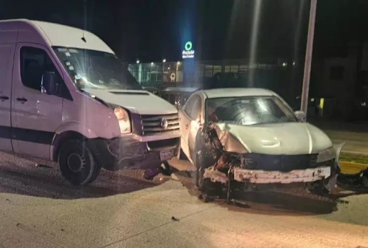 Accidente en Boulevard Colosio en Cancún_ Reportan persona atropellada y choque múltiple.jpg