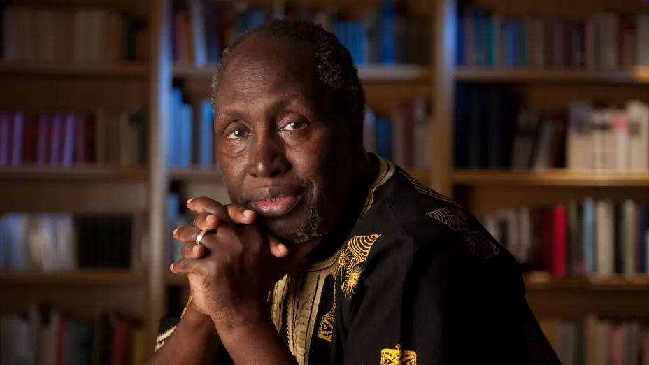 Ngũgĩ wa Thiong’o: ¿quién fue el autor africano que desafió el colonialismo desde la literatura?