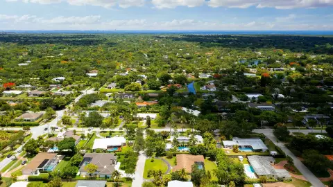 una bonita comunidad de viviendas de Miami-Dade