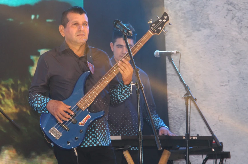 Todo mundo se puso a bailar con Los Toches