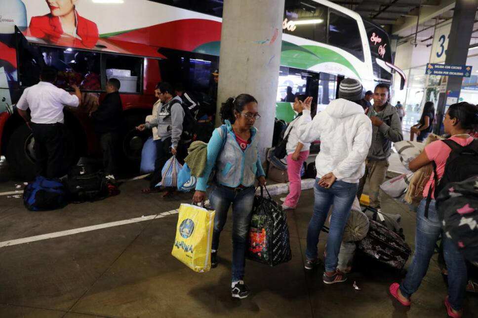 inmigrantes venezolanos camiones ecuador3