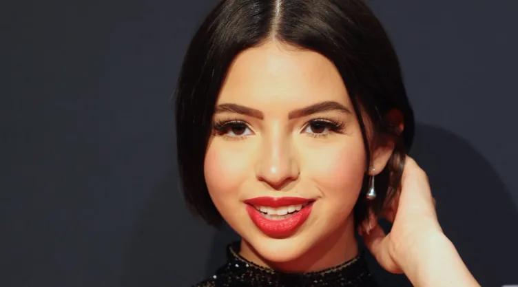 asi-fue-como-angela-aguilar-recibio-reconocimiento-mujer-ano.jpg