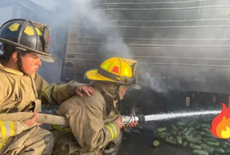 ¿Qué causó el incendio de un tráiler en la carretera Osiris de Zacatecas hoy 8 de noviembre?