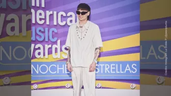 Peso Pluma sonriente.jpg