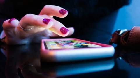 Video: Hombre exhibe a su mujer infiel frente a su mamá y su reacción se vuelve viral