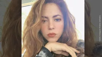 Shakira selfie.jpg