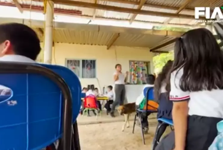 Despojan a niños y docentes de escuela en Puebla tras perder el terreno
